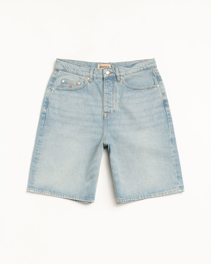 pantalones vaqueros cortos grandes y viejos