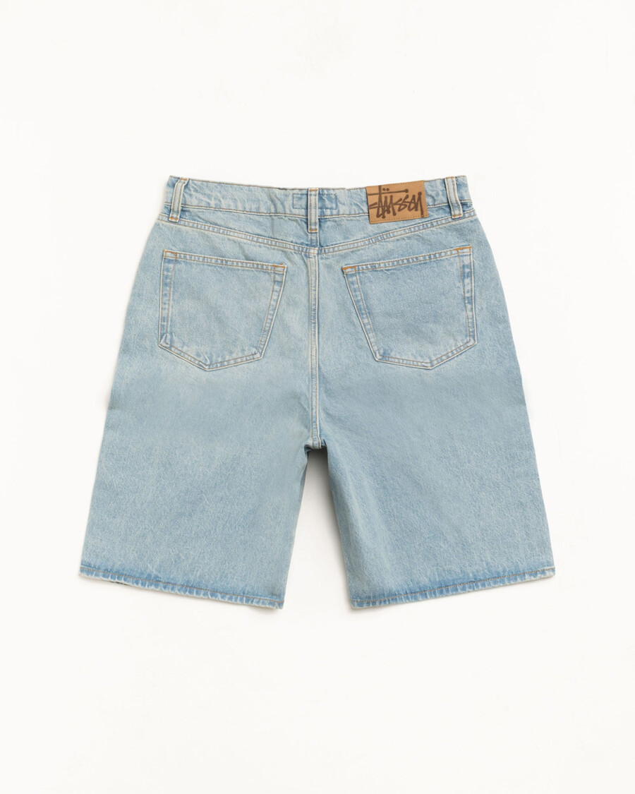 pantalones vaqueros cortos grandes y viejos