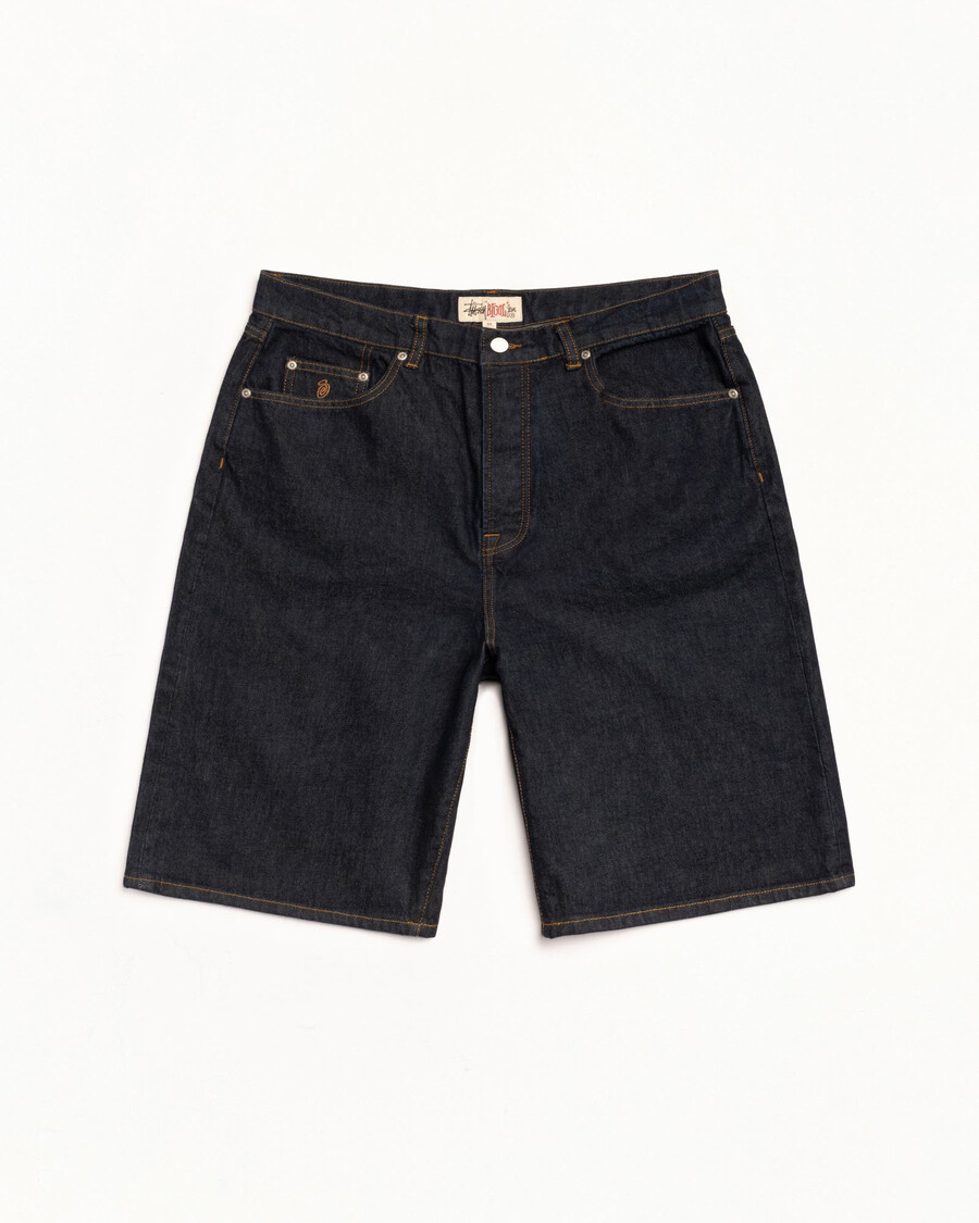 pantalones vaqueros cortos grandes y viejos