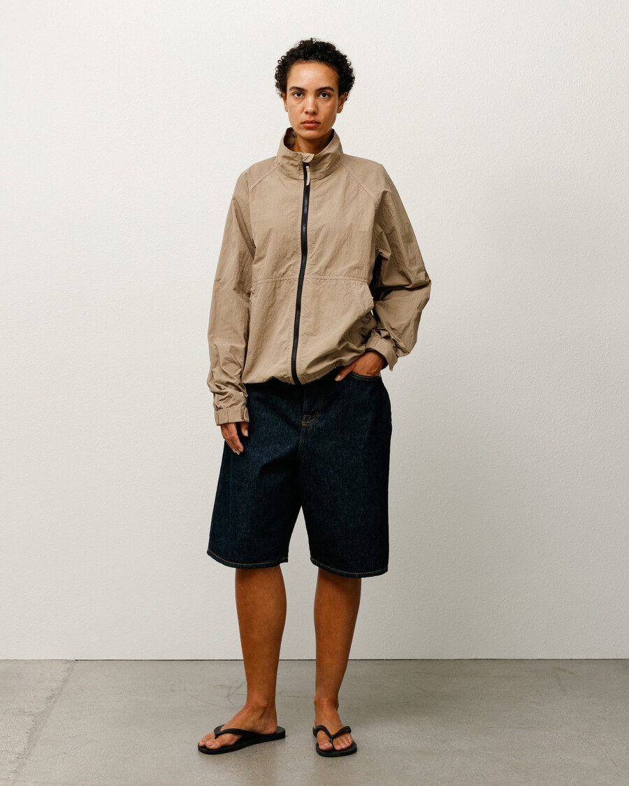 pantalones vaqueros cortos grandes y viejos