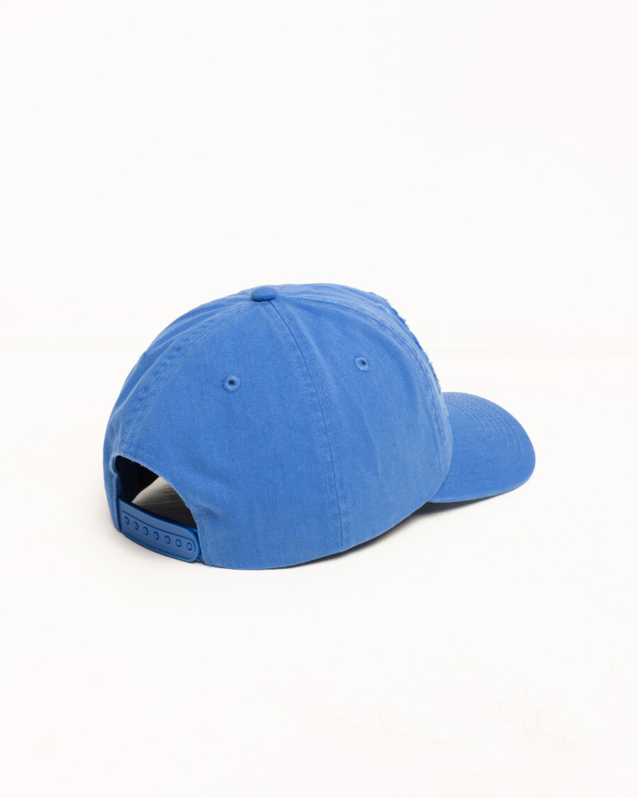 gorra snapback con parche deportivo de profundidad media