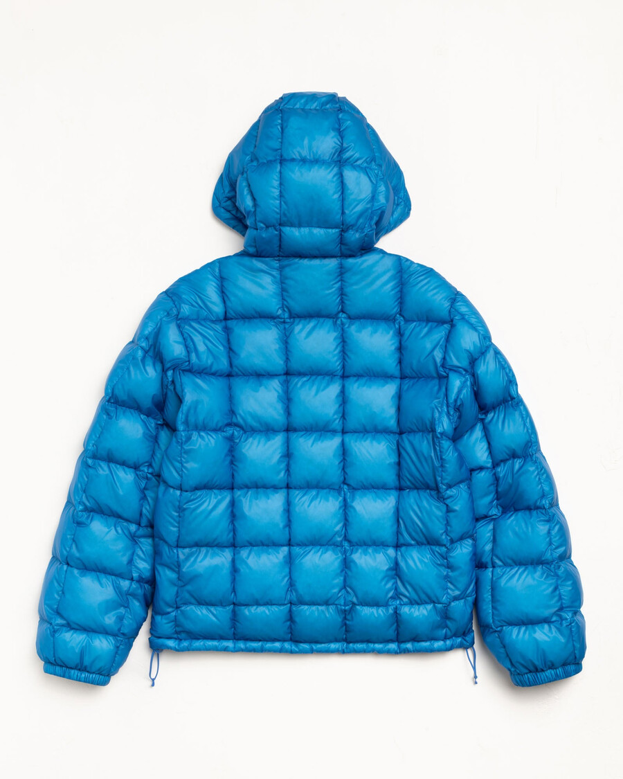 chaqueta acolchada con capucha de peso medio