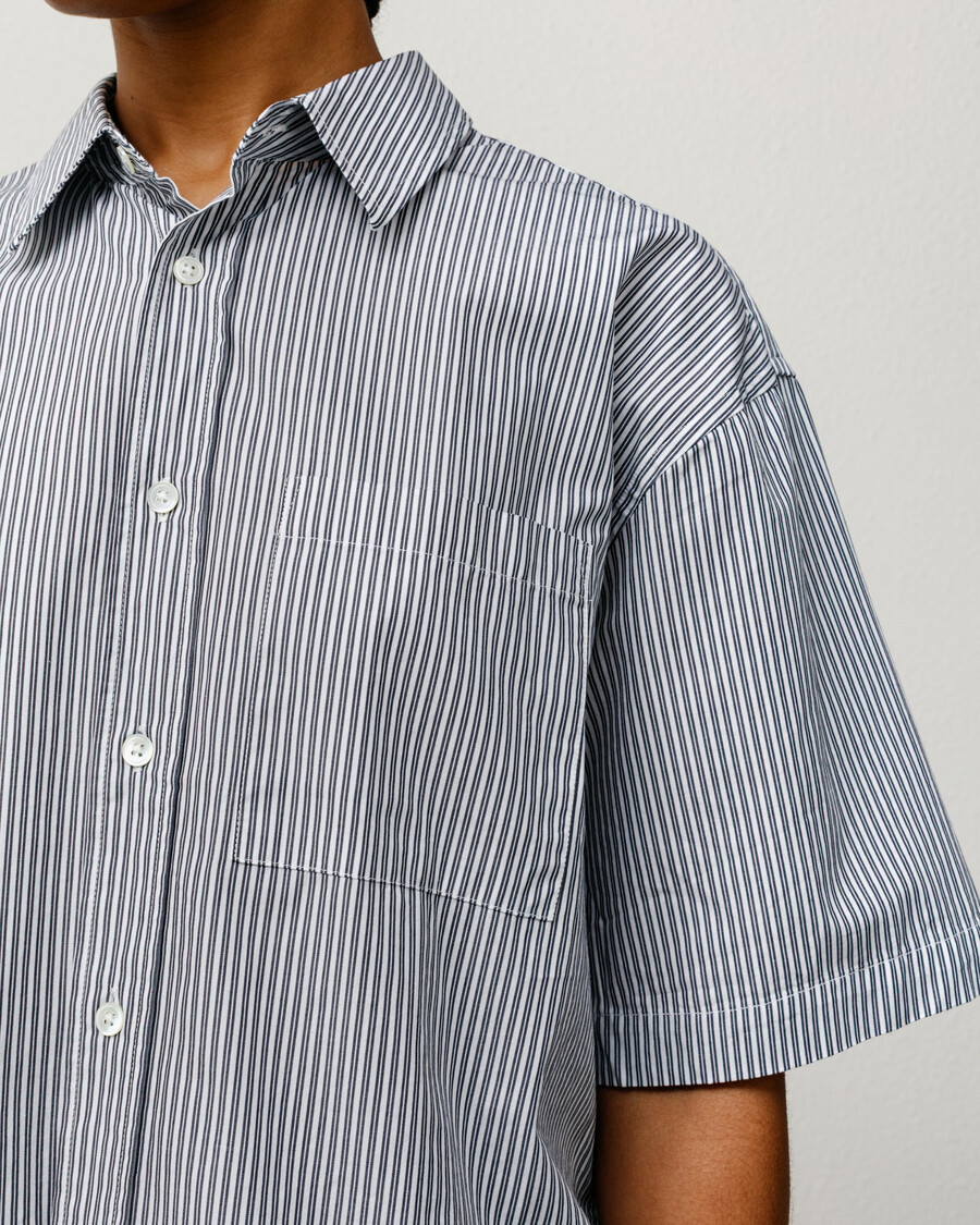 camisa de manga corta cuadrada con rayas de 8 bolas