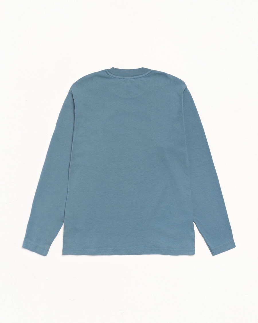 camiseta de cuello alto teñida de manga larga